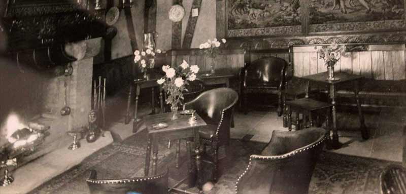 The Old Bell Tudor Gentleman's Bar